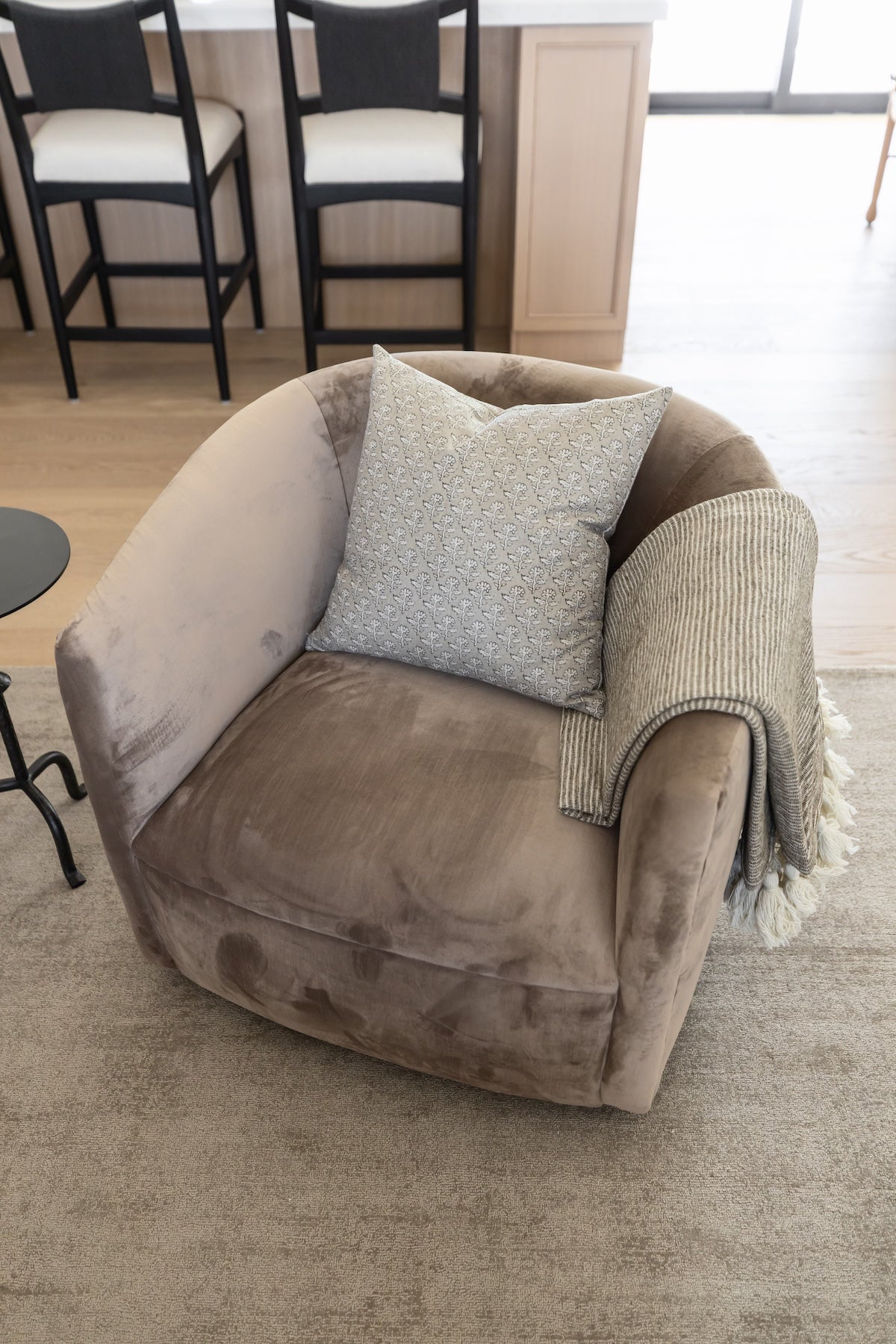 Lana Swivel Chair