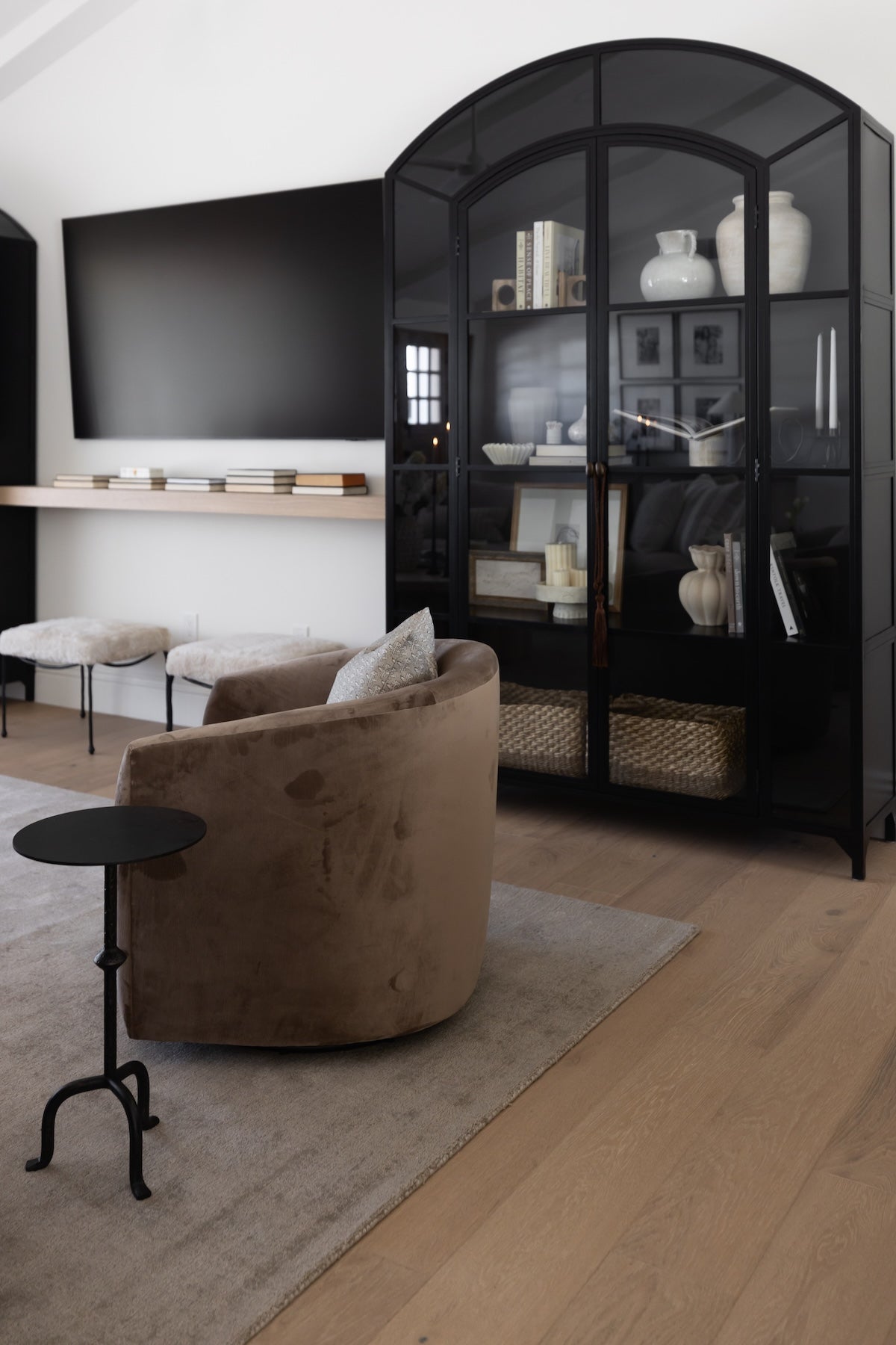 Lana Swivel Chair