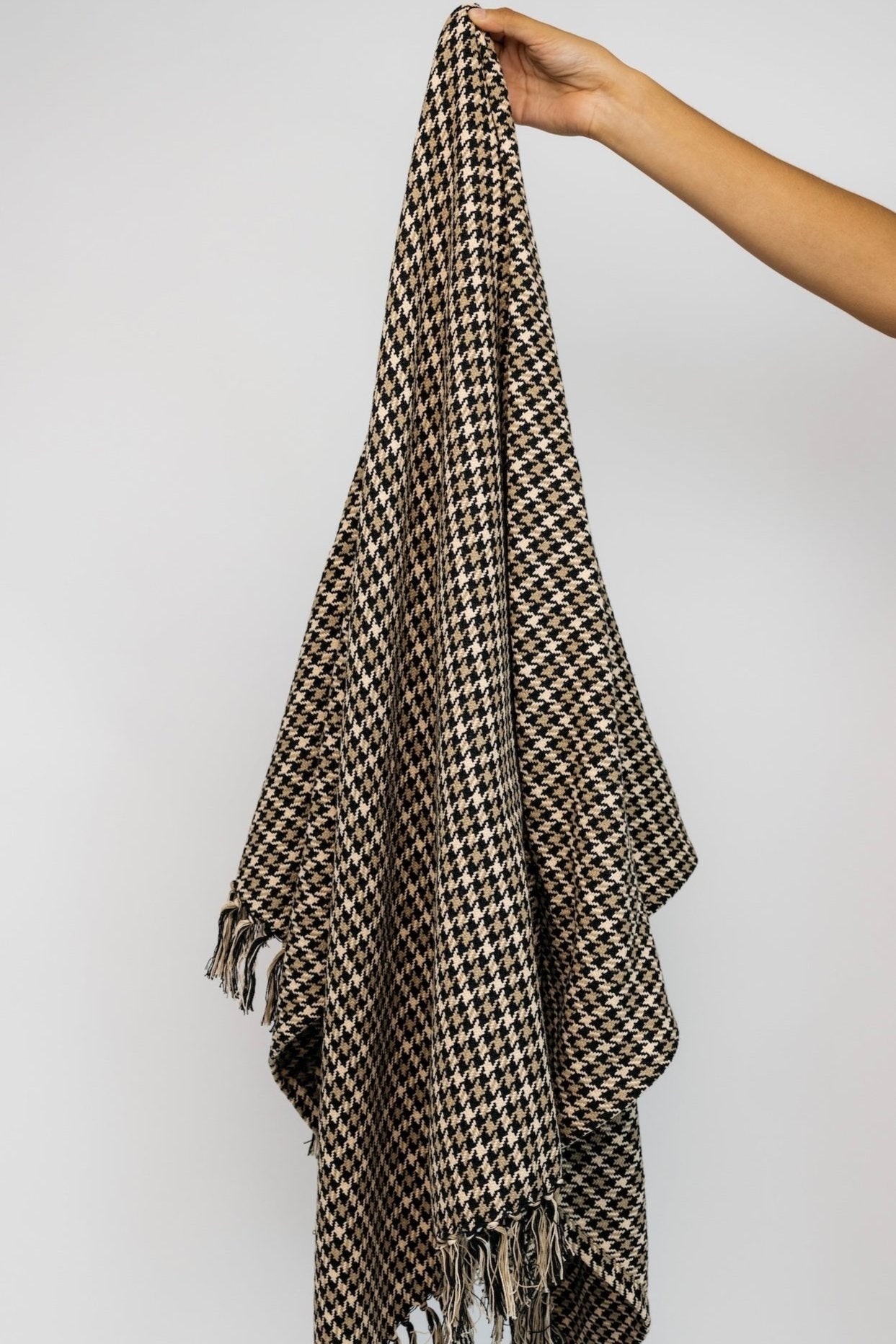 Griffin Houndstooth Throw