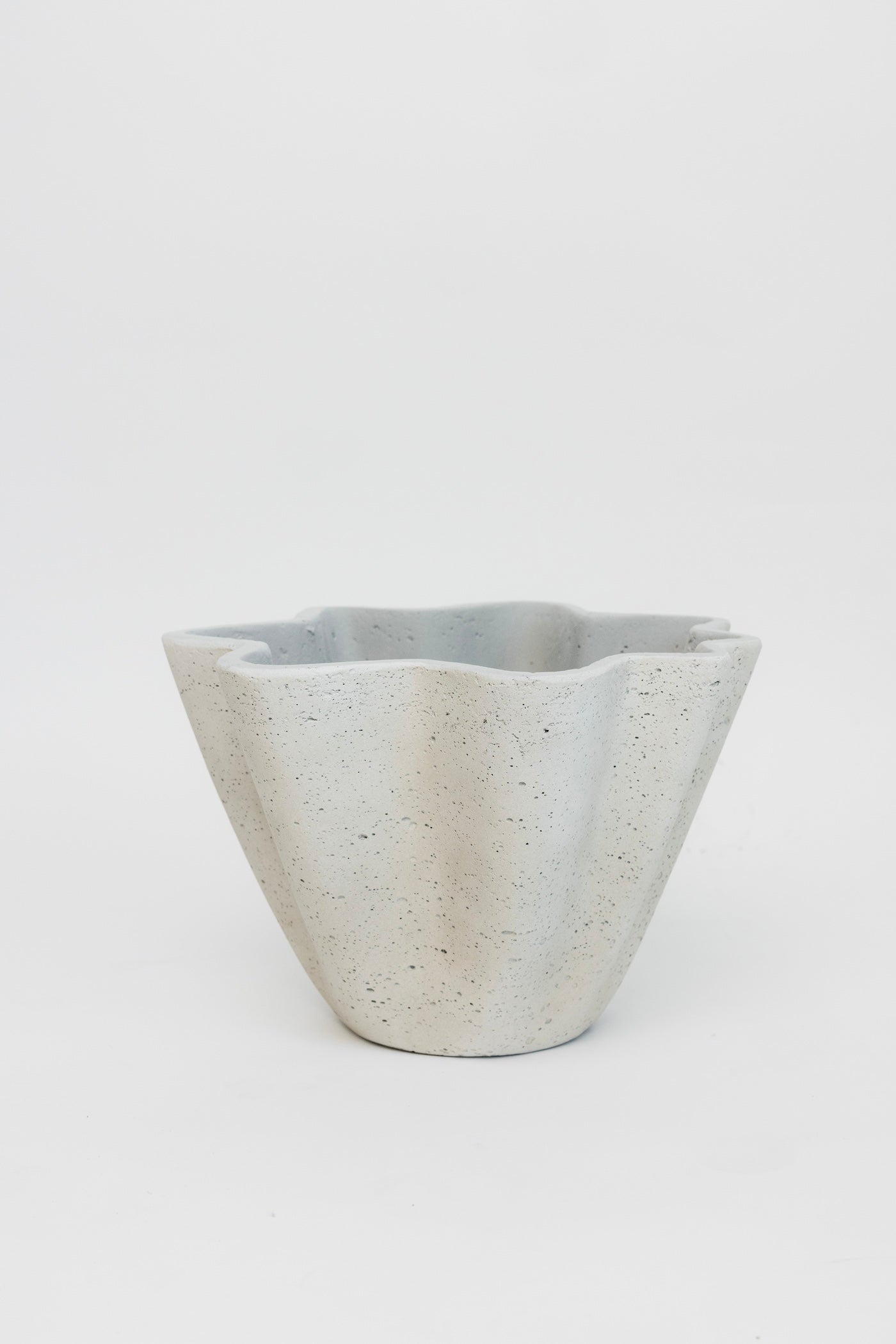 Floriana Scallop Planter - 2 Sizes