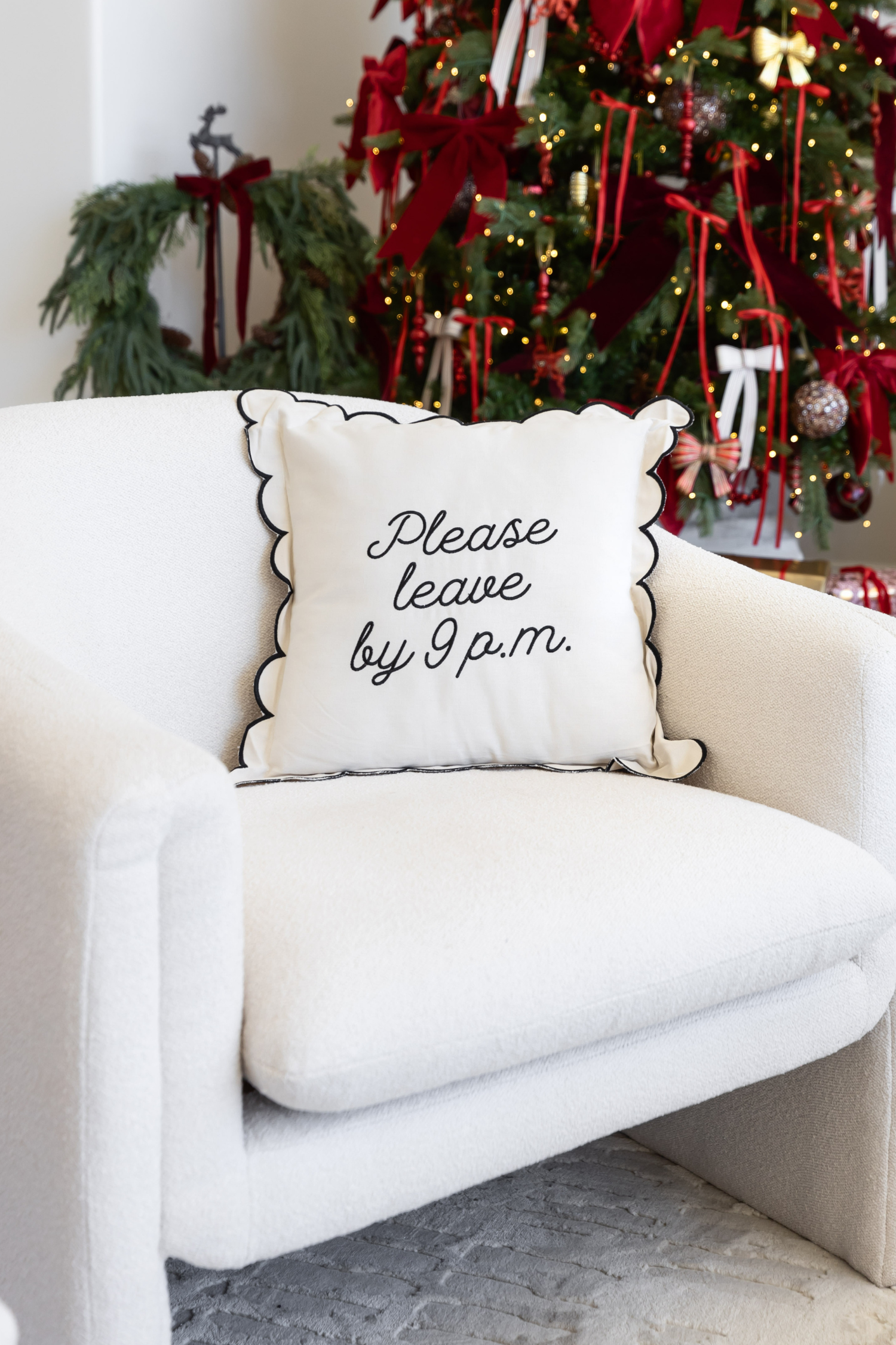 Please Leave By Nine Pillow