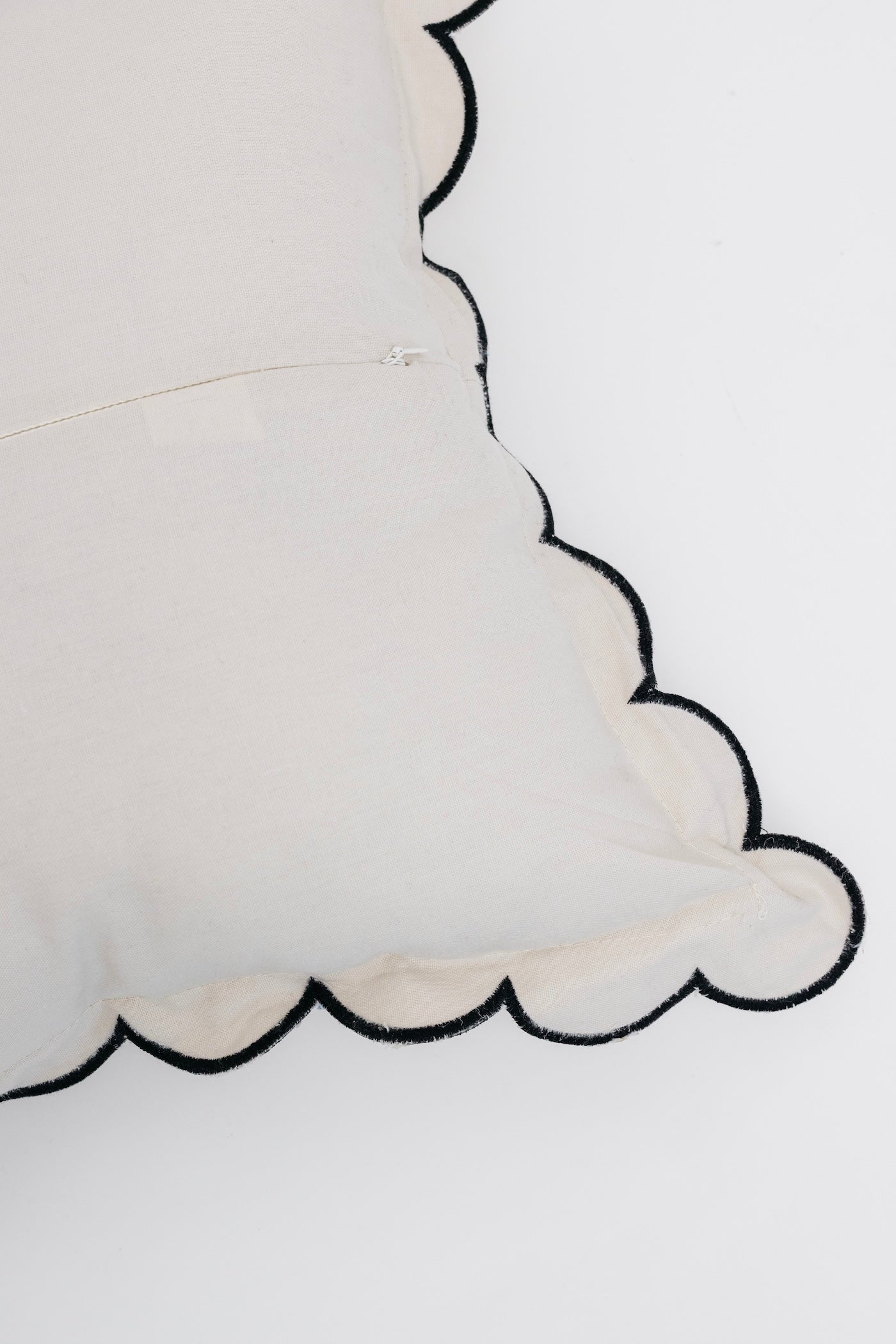 Please Leave By Nine Pillow