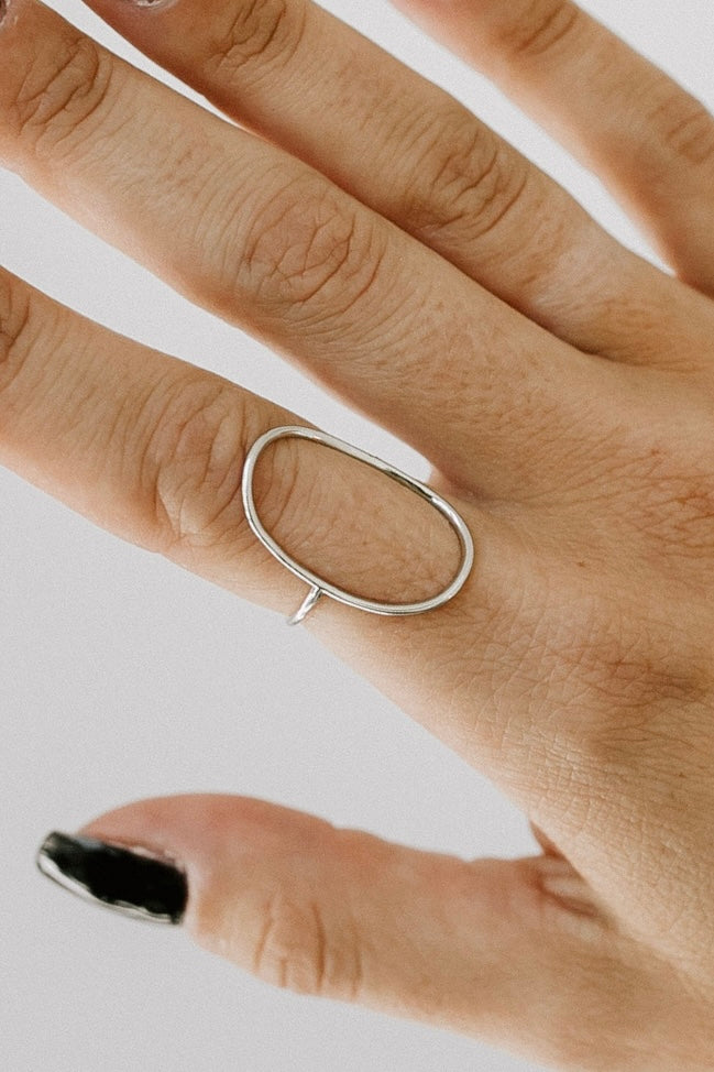 Pretty Simple Oval Ring - Silver