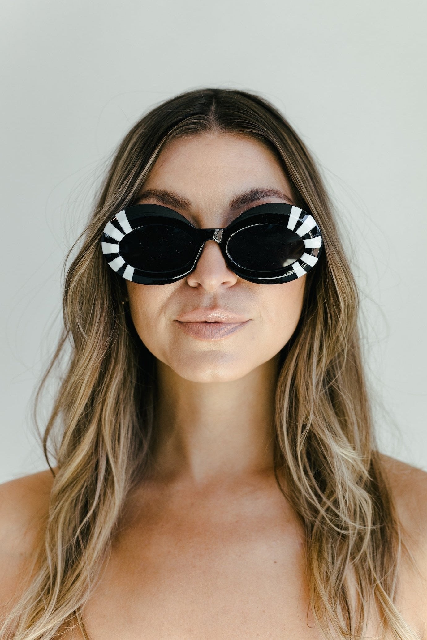 Burst Sunglasses - Black + White