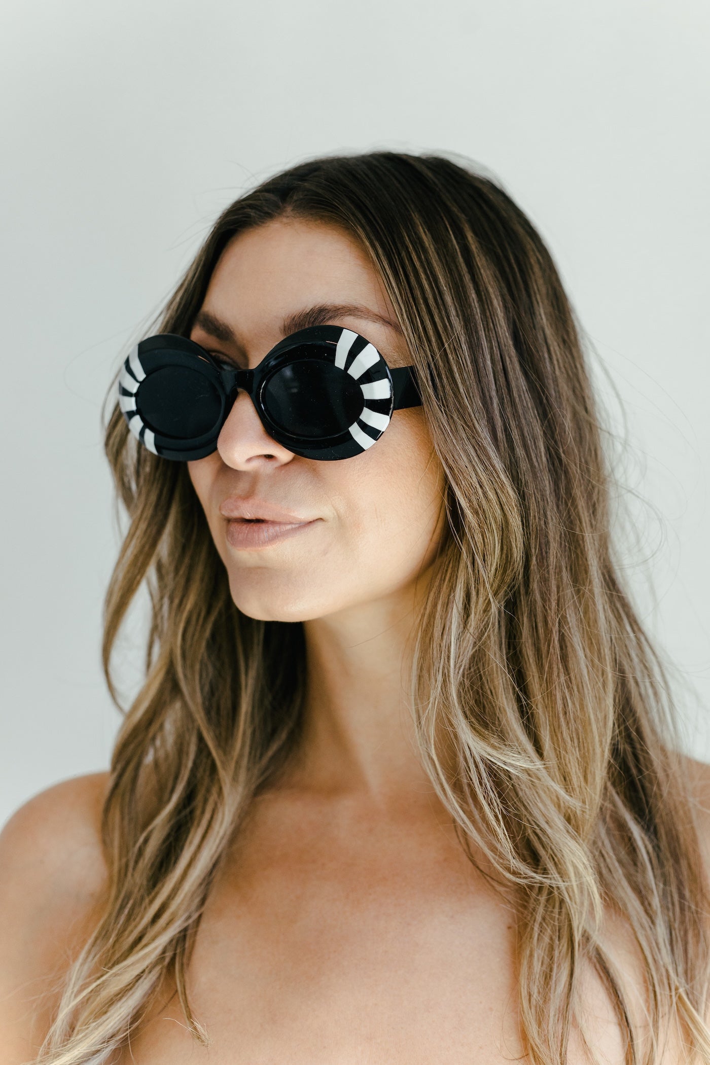 Burst Sunglasses - Black + White