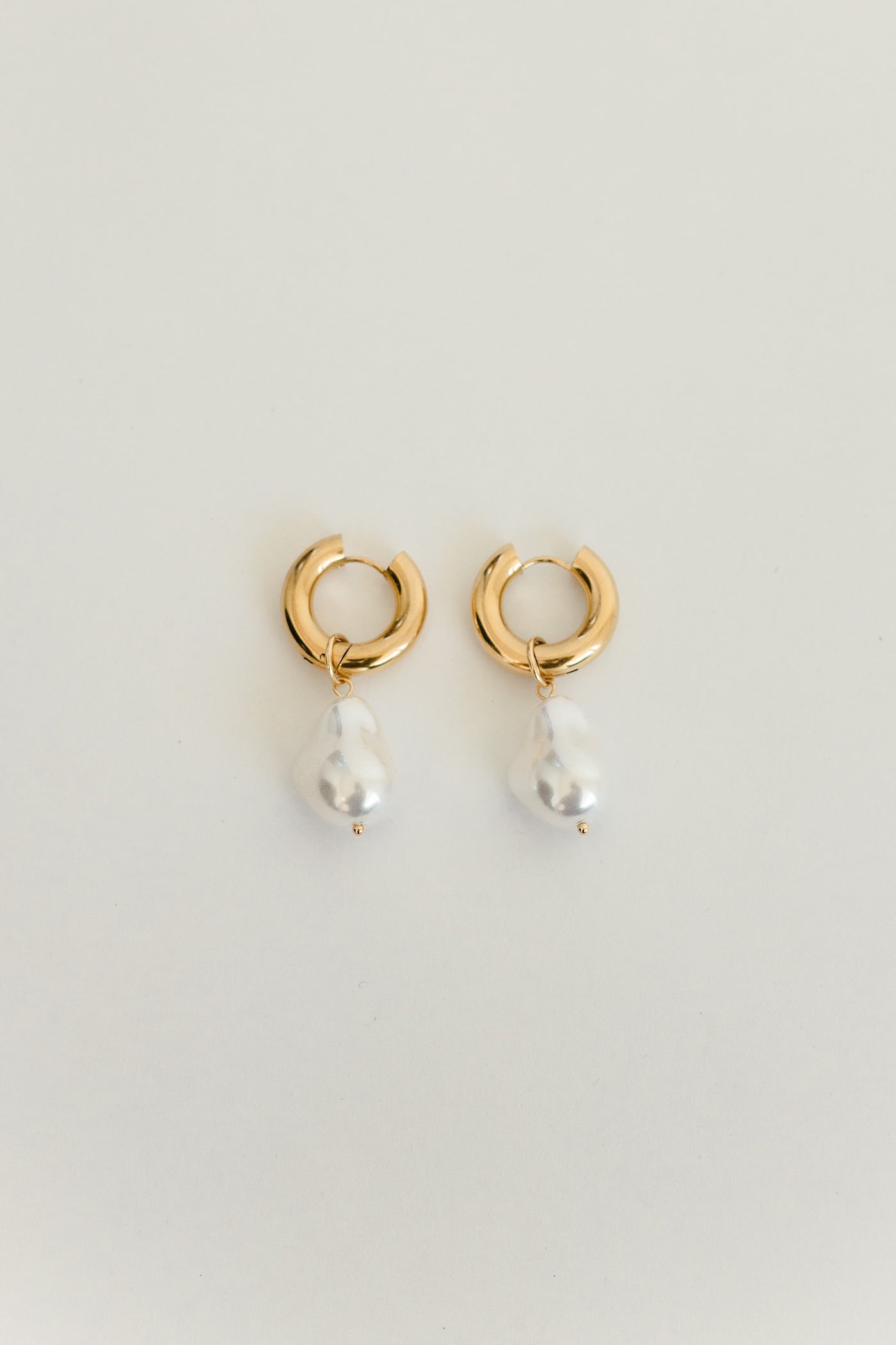 Divine Pearl Earring - Gold