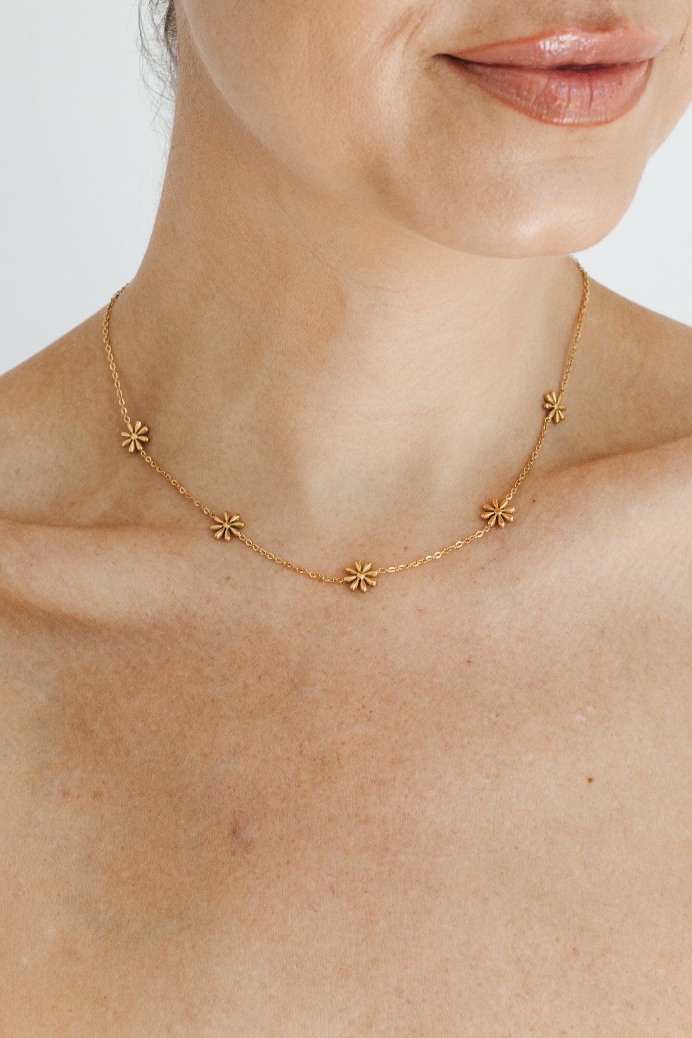 Simple Things Flower Necklace - Gold