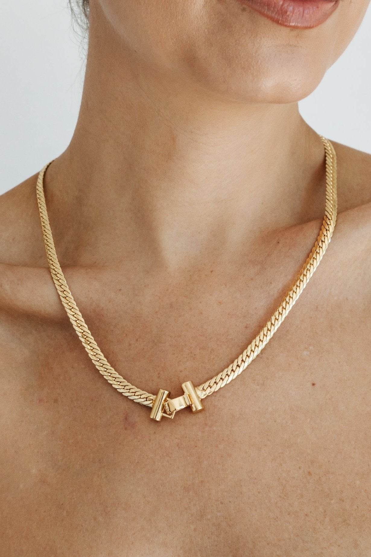 Amina Chain Choker Necklace - Gold