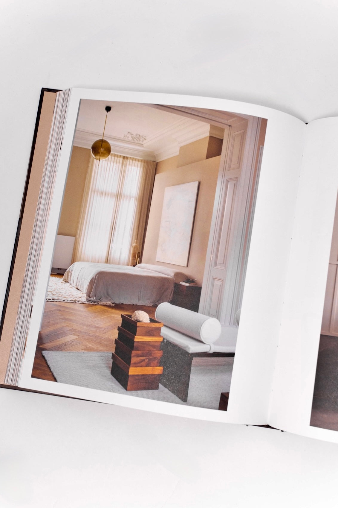 Curated Living: Elegant Interiors and Artful Homes