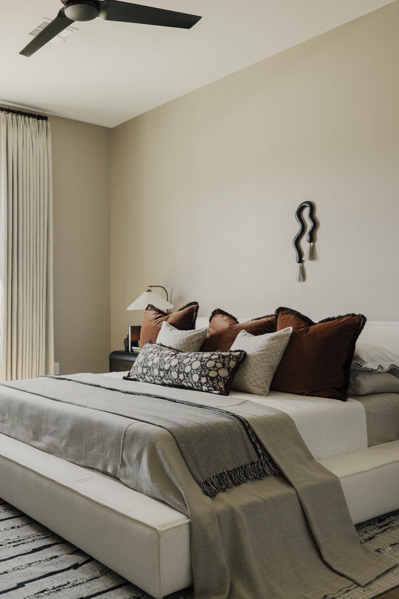 Cream bed cushions 2025
