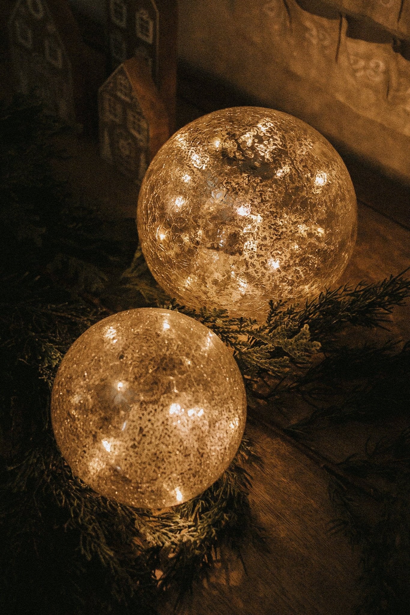 Neri Light Up Orb - 2 Sizes