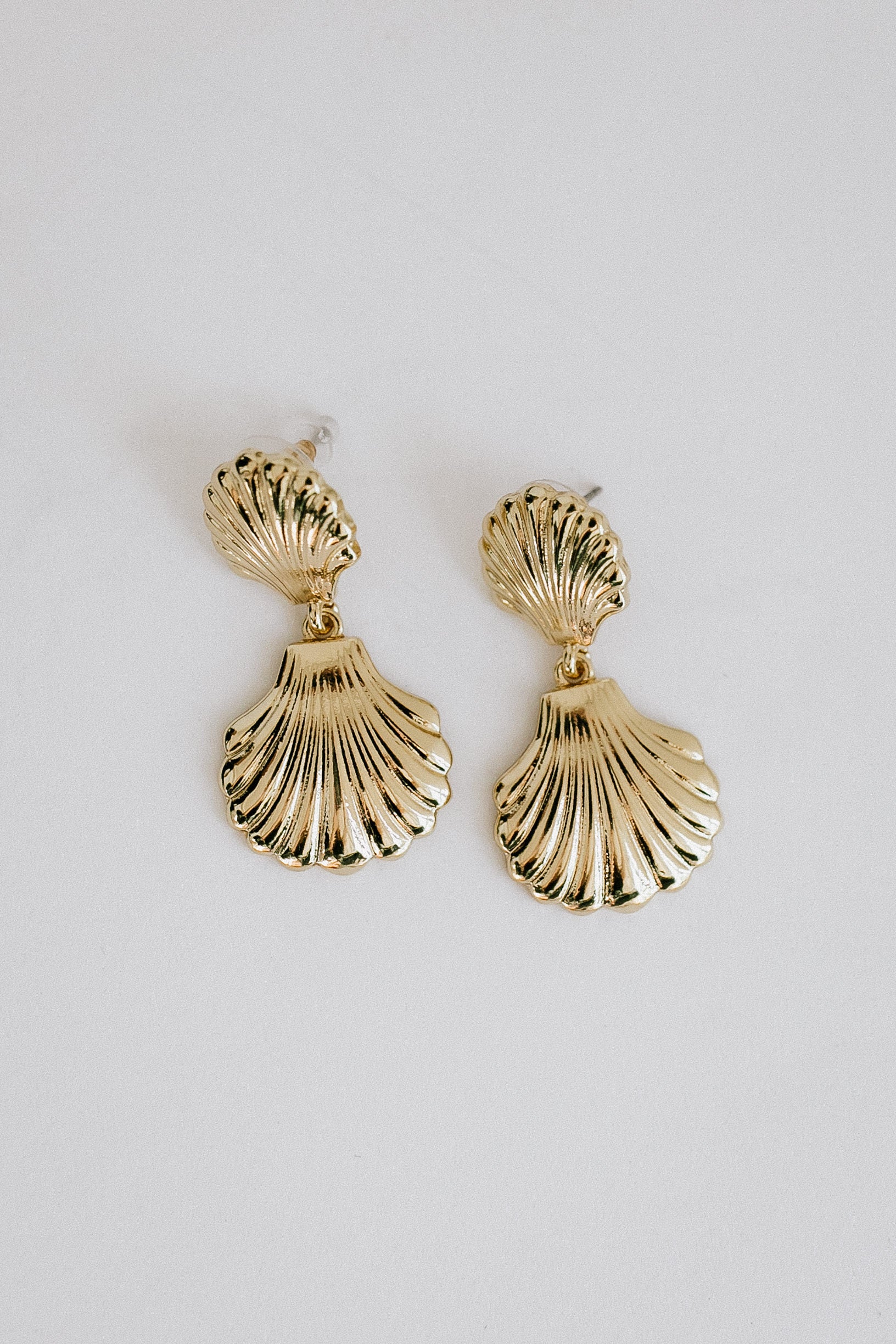 Seaside Charm Shell Earrings - Gold