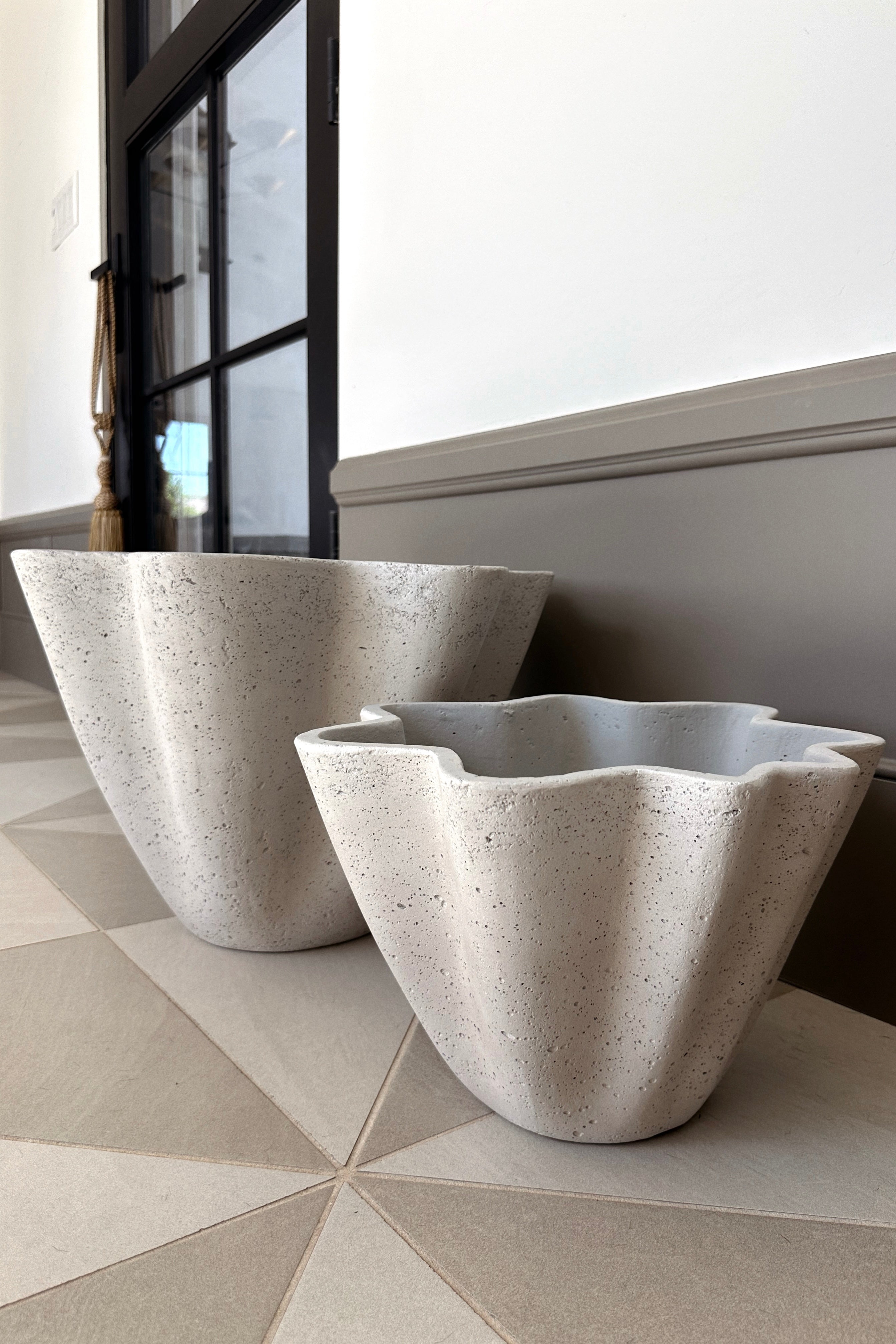 Floriana Scallop Planter - 2 Sizes