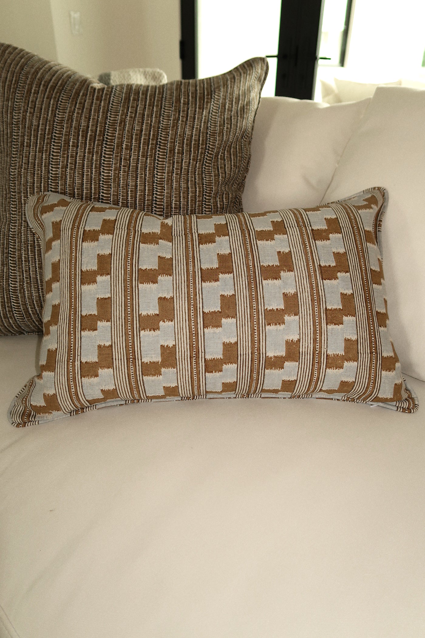 Benedict Linen Lumbar Pillow - Brown