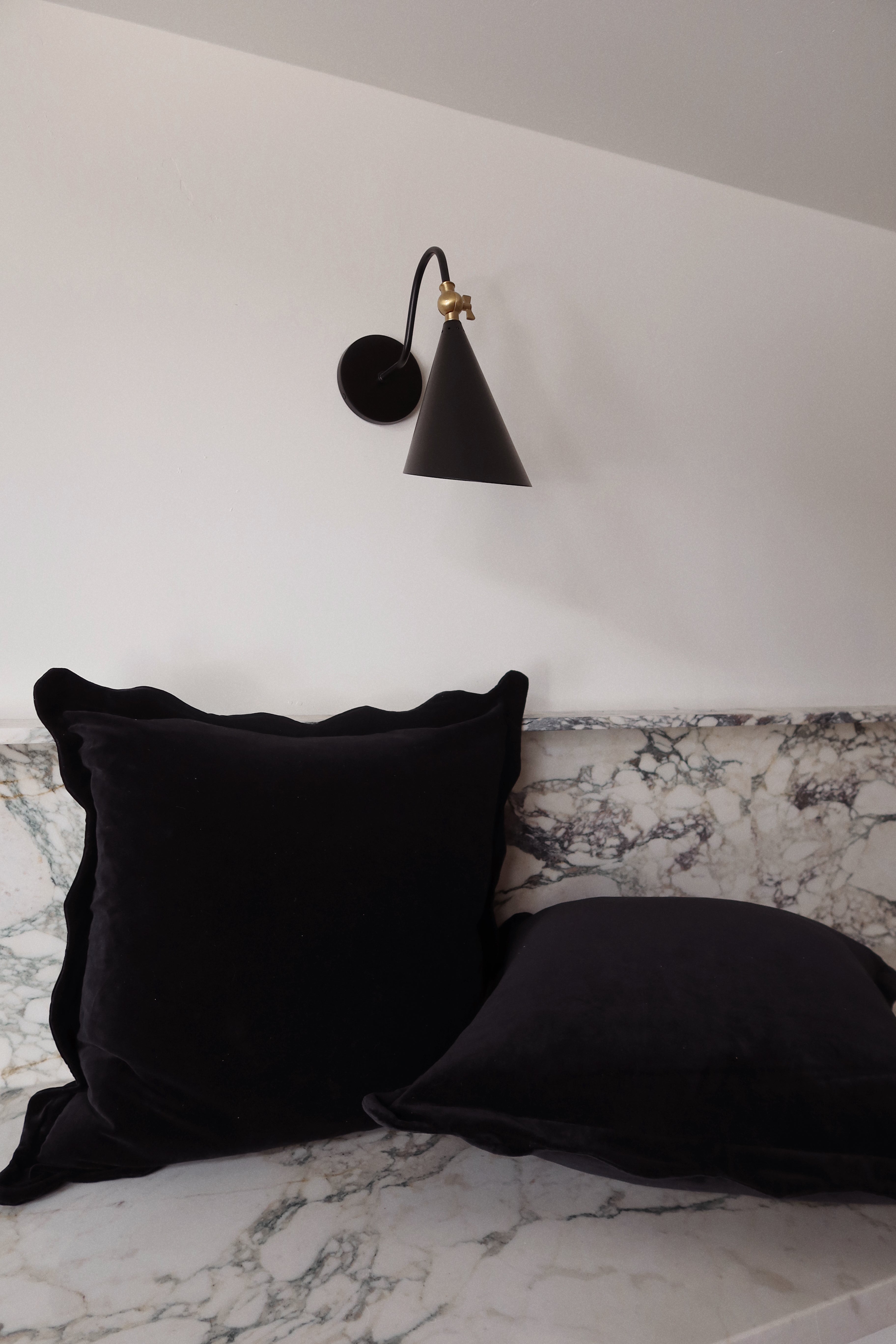 Pomona Scallop Pillow - Black