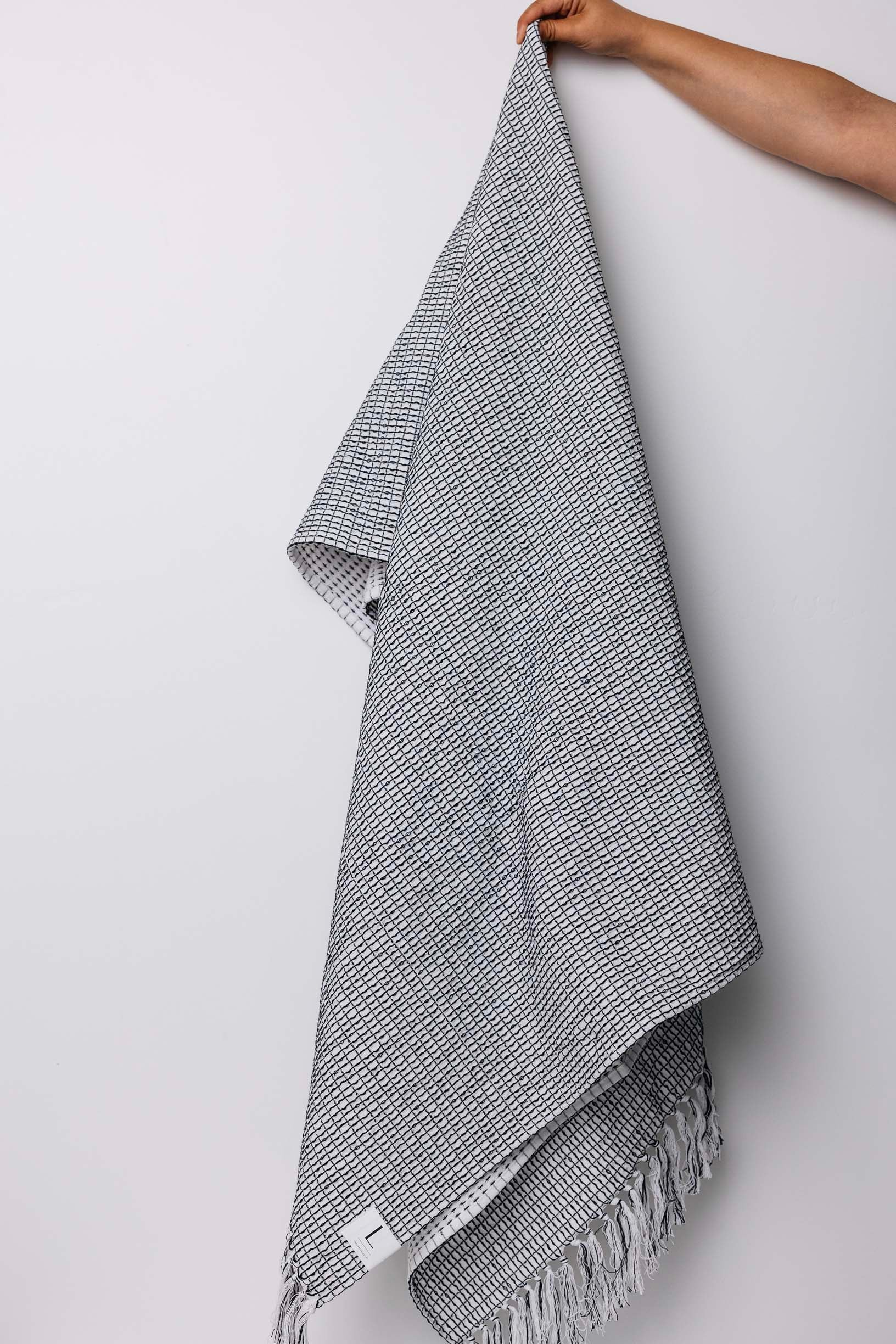 Misa Oversize Waffle Knit Throw Blanket - Black/White