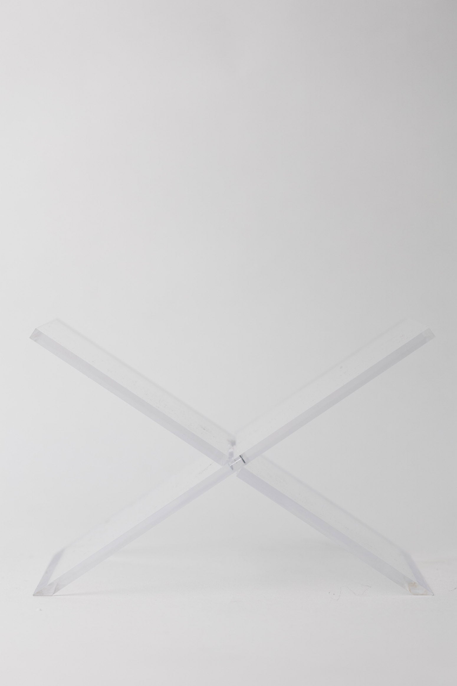 Roth Acrylic Book Stand