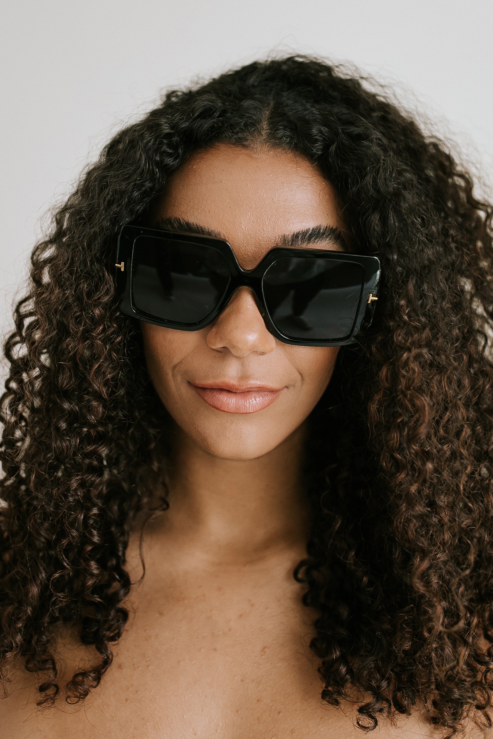 Momager Oversized Sunglasses - Black